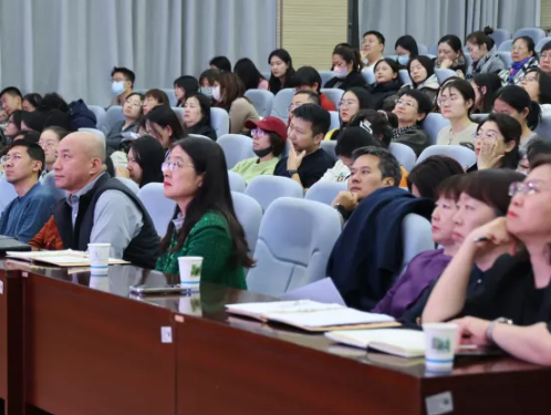 标题:2025年秋季学期期中总结大会
浏览次数:1850
发表时间:2025-12-24